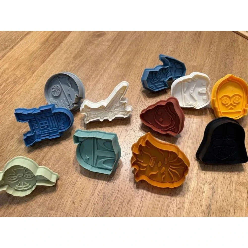 Williams Sonoma 11 Star Wars Press and Stamp Spring Loaded Cookie Cutters
